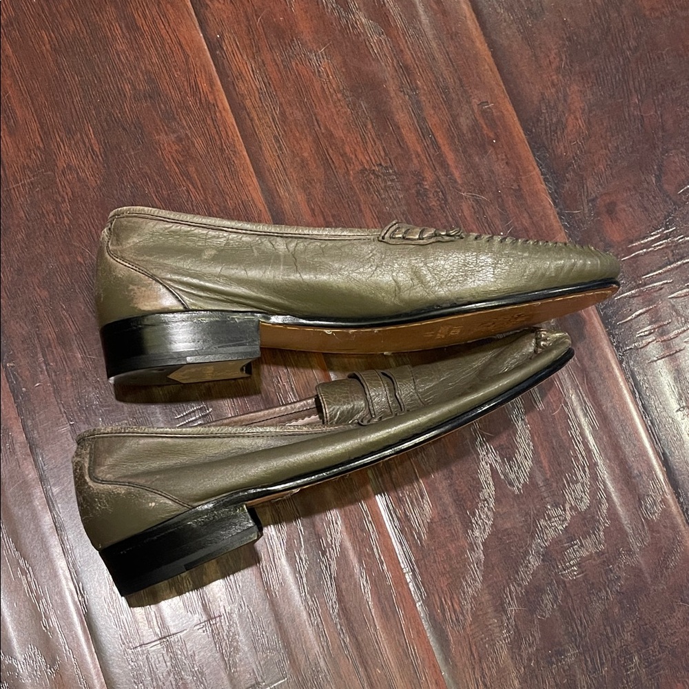 Lorenzo Banfi Classic Olive Leather Loafers - Picture 2 of 6